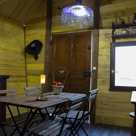 La Maison Magique Bed & Breakfast *