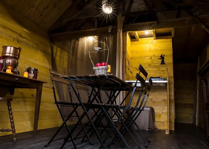 לינה וארוחת בוקר La Maison Magique 3*